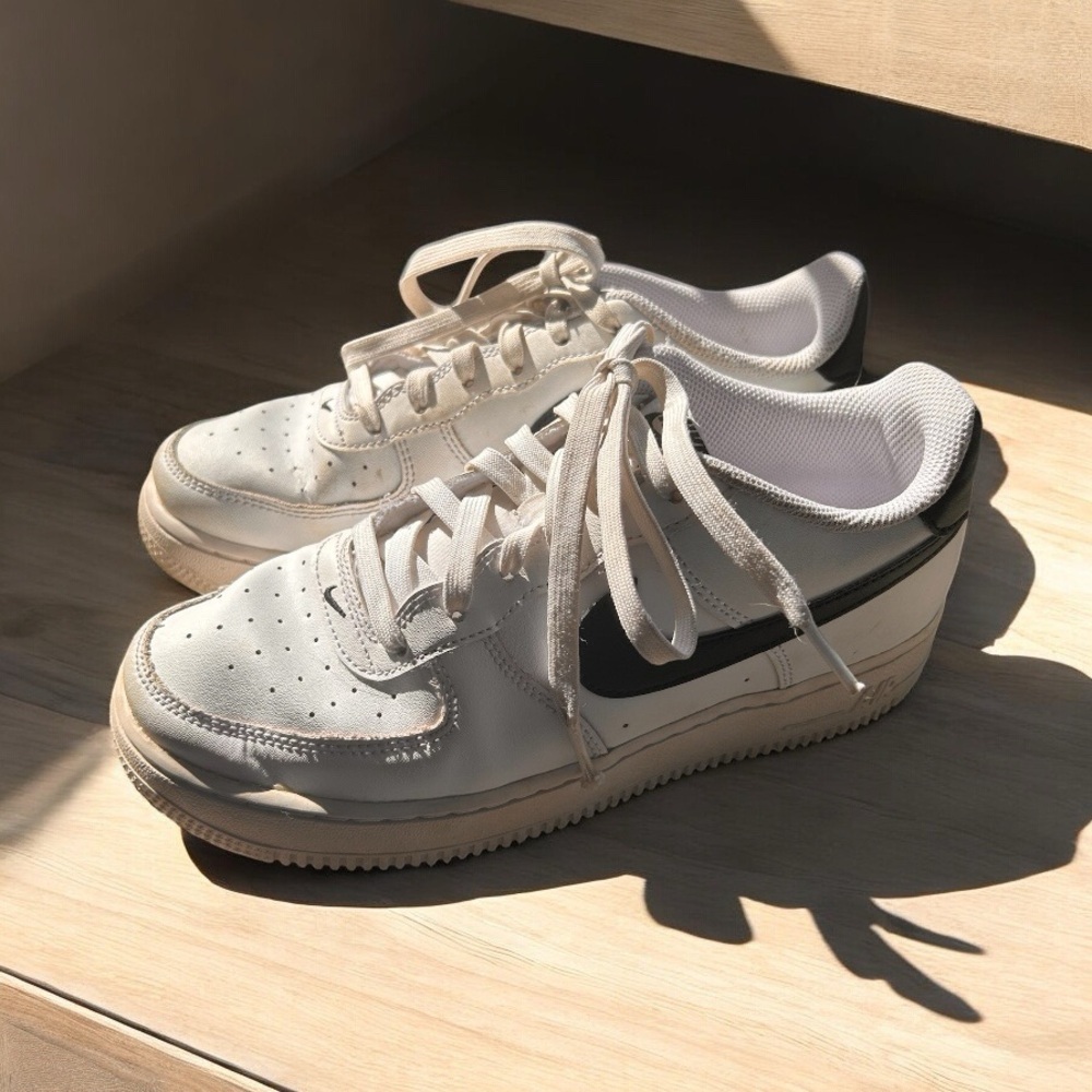 Nike Air Force 1 white and black youth sneakers sz 6.5Y Euc
